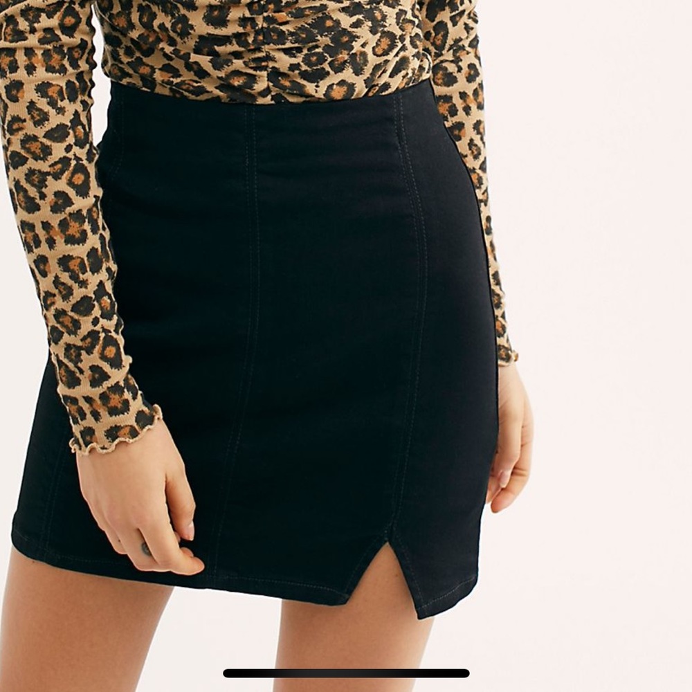 Femme fatal pull on skirt